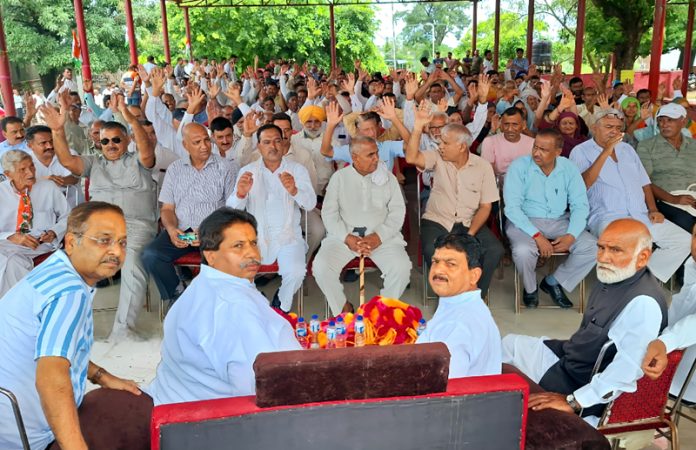 Raman Bhalla, Yashpal Kundal and other Congress leaders at public meeting in Ramgarh on Sunday.