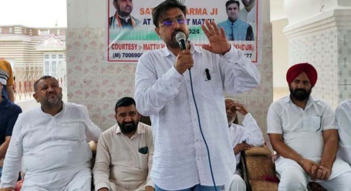 Senior Cong leader Satish Sharma addressing public meeting at Mattu Village in Chhamb constituency.