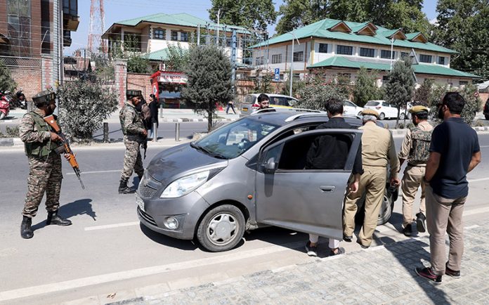 Security beefed up in Srinagar ahead of PM Narendra Modi’s election rally. -Excelsior/Shakeel