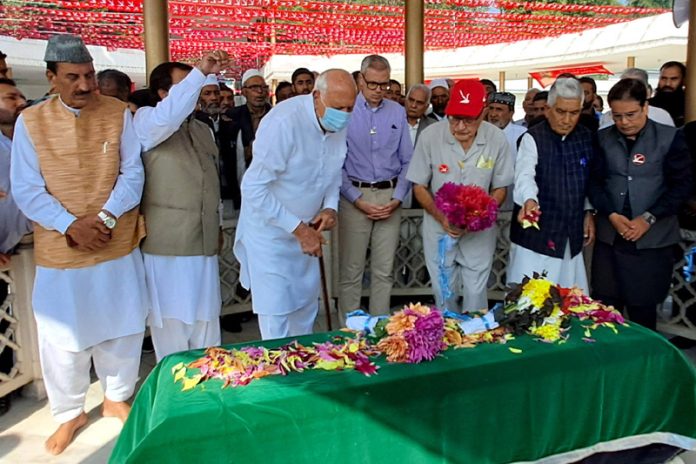 NC President Dr Farooq Abdullah along with Omar Abdullah, Mustafa Kamal and other party leaders offering floral tribute to Sheikh Mohd Abdullah on Sunday. -Excelsior/Shakeel