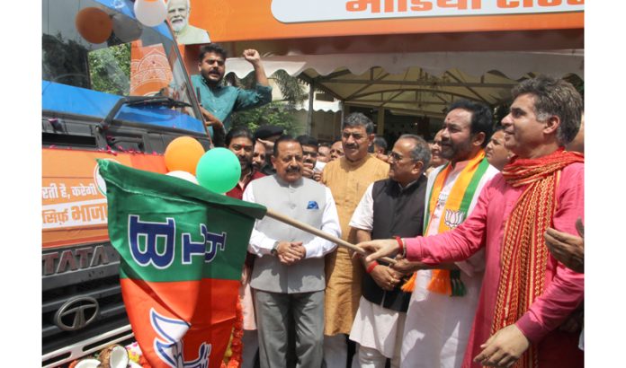 Union Minsters G Kishan Reddy and Dr Jitendra Singh flagging off six vans with material containing Modi Government's achievements at Jammu on Sunday -Excelsior/Rakesh