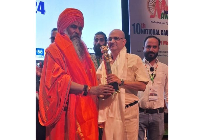 Sanjeev Pargal receiving National Gaurav Award during an event in New Delhi.