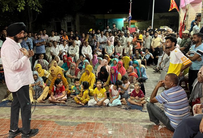 Former Minister, Manjit Singh addressing a public meeting in Vijaypur on Thursday.