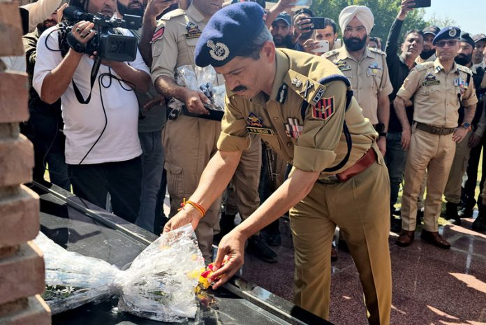 DGP R R Swain paying tribute to martyrs at Balidan Stambh on Monday. -Excelsior/Shakeel