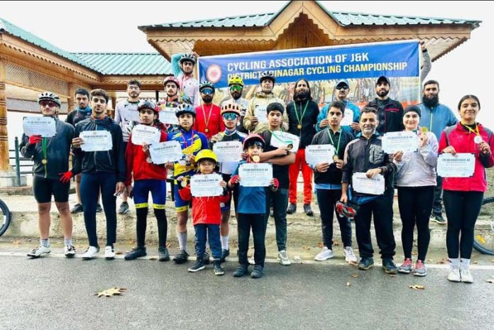 Cyclists posing with certificates and medals at Srinagar.