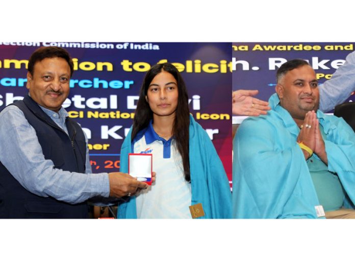 Sheetal Devi and Rakesh Kumar posing along with CEC Rajiv Kumar at Nirvachan Sadan during a programme.