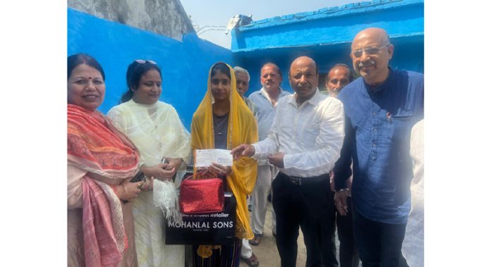 Office bearers of FRJ and FTII helping a poor girl with money and material on her marriage.