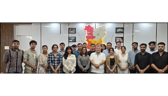 DC Reasi along with SMVDU students of Architecture posing for a group photograph.