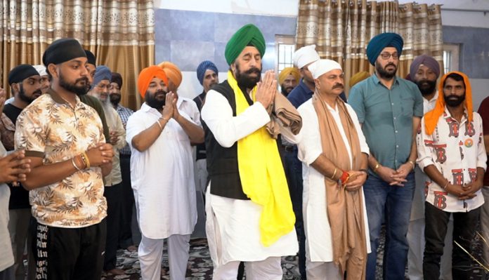 BJP national spokesman and other party leaders performing Ardas at a Gurudwara in Jammu on Sunday.