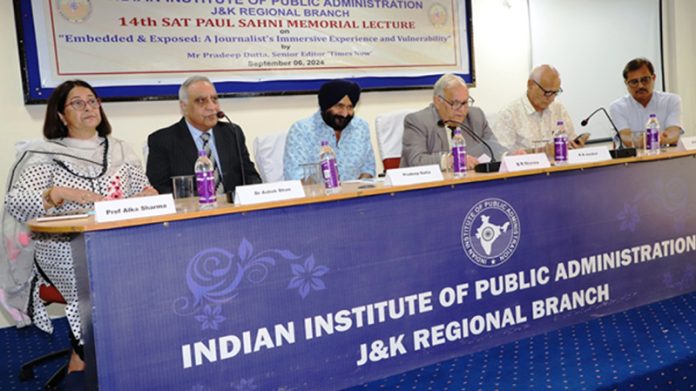 Senior journalist Pardeep Dutta delivering a lecture organised by IIPA.