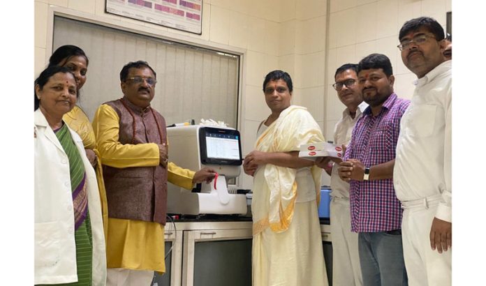 Acharya Balkrishna inaugurating an advanced blood testing machine at Patanjali Ayurvedic Hospital in Haridwar.