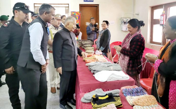 LG Ladakh, Brig BD Mishra (Retired) interacting with an artisan during an exhibition at Government Polytechnic College, Leh.