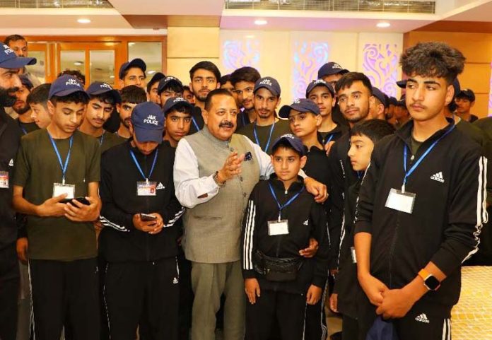 Union Minister Dr Jitendra Singh informally interacting with students from J&K, currently on Bharat Darshan tour, at New Delhi on Sunday.