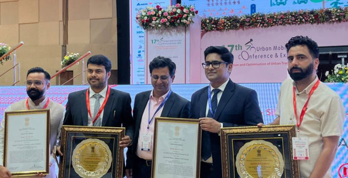 CEOs of Jammu and Srinagar Smart City Ltd receiving award at Ahmedabad in Gujarat.