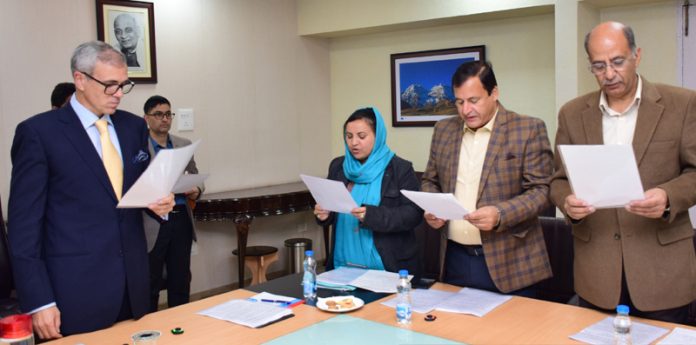 Chief Minister Omar Abdullah administering Integrity Pledge.