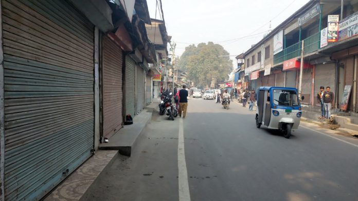 Market in Tawheed Chowk Ganderbal shuts in protest against lack of basic facilities. - Excelsior/Firdous Ahmed