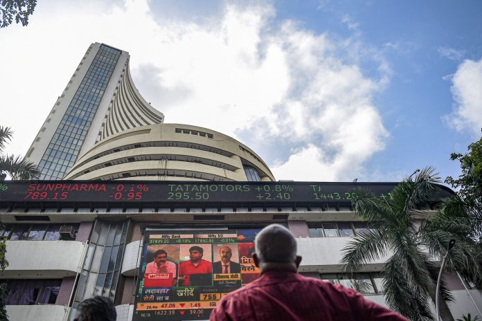 Stock markets settle lower in lacklustre trade  amid sharp fall in HUL, FPI outflows