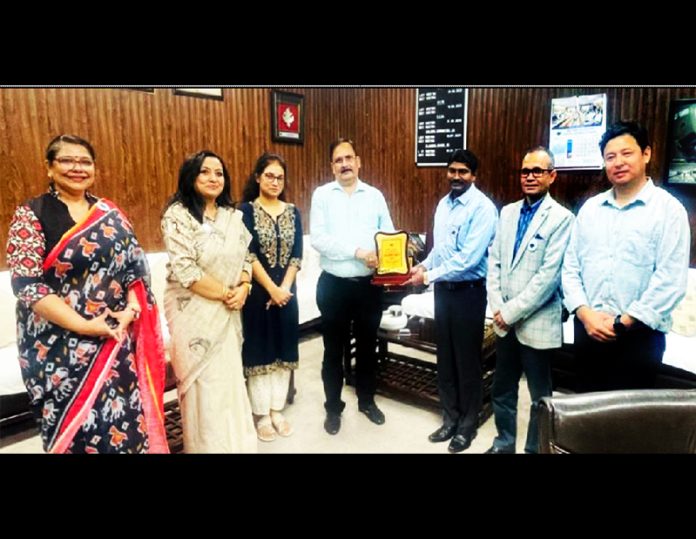 Vice Chancellor CUJ, Prof Sanjeev Jain with old students during an alumni meet.