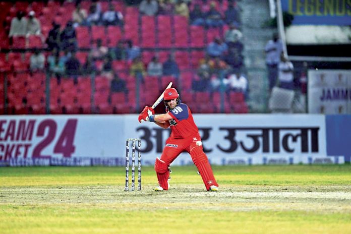 Skipper Ian Bell playing a shot during match against Gujarat Giants at MA Stadium on Monday. -Excelsior/Rakesh