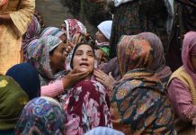 Family members and relatives of Dr Shahnawaz mourning during last rites in Budgam on Monday. Another pic on page 11. -Excelsior/Shakeel