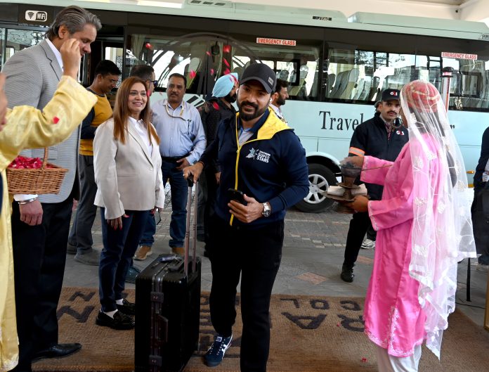 International cricket players arrive in Srinagar for the last leg of Legends League-2024 on Sunday. -Excelsior/Shakeel