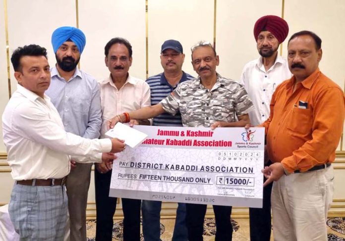 Jammu & Kashmir Amateur Kabaddi Association members presenting cheque to district representative.