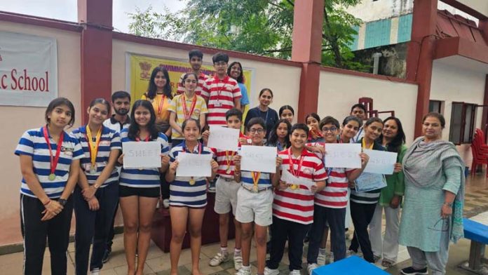 Jodhamal students posing along with certificates.