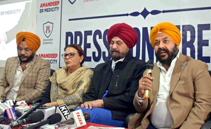 Doctors from Amandeep BR Medicity addressing a press conference in Srinagar on Friday. -Excelsior/Shakeel