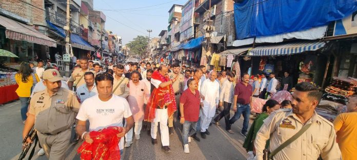 Pradesh BJP Vice President, Surjeet Singh Slathia along with his supporters during 'Vijay' rally in Samba on Wednesday.