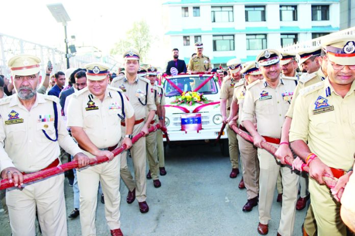 Warm farewell being given to outgoing DGP RR Swain.