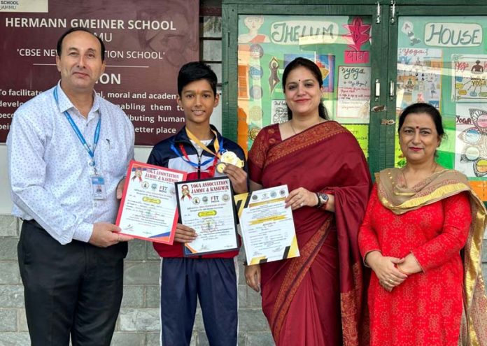 Mridul Raj Gupta posing along with gold medal and school management.