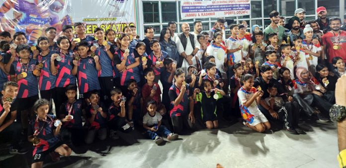 Skaters posing alsong with chief guest during concluding ceremony at Jammu.