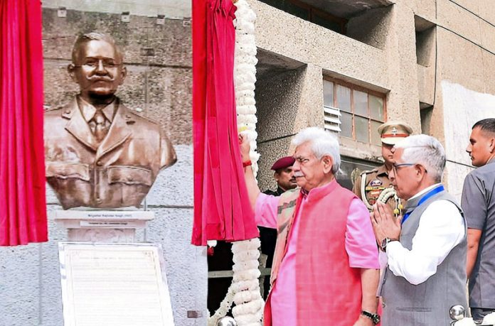 Lt Governor Manoj Sinha unveiling the bust of Brigadier Rajinder Singh on Tuesday.