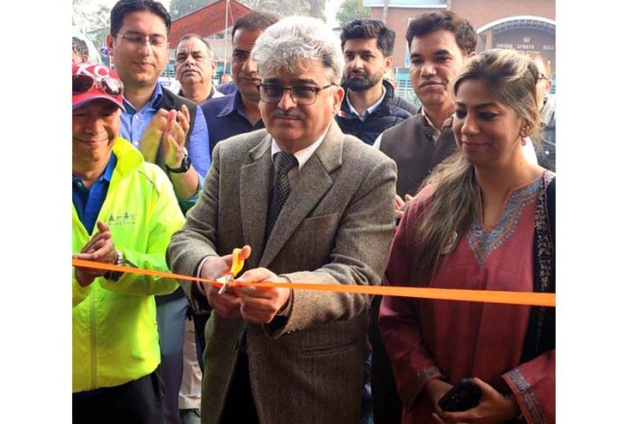 CS Atal Dulloo inaugurating Kashmir Marathon Expo.