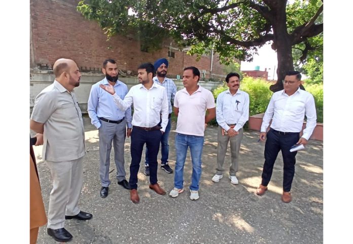 JMC Commissioner, Dr Devansh Yadav assessing basic amenities in a Municipal ward at old Jammu City.