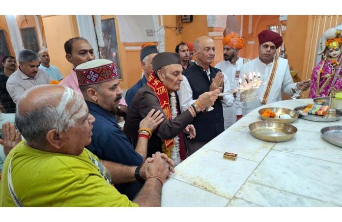 Dr Karan Singh, Chairman of the J&K Dharmarth Trust paying obeisance at Ranbireshwar Temple in Jammu on Thursday.