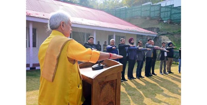 Lt Governor Manoj Sinha administering Rashtriya Ekta Diwas pledge to officers at Raj Bhawan.