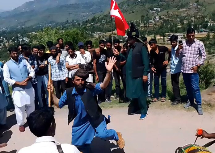 NC workers of Pir Panjal celebrating induction of Surinder Choudhary and Javed Rana in Omar Cabinet at Mendhar on Wednesday. -Excelsior/Waseem