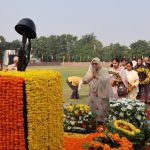 Family members paying tribute to the police Martyrs on Police Commemoration Day at Gulshan Ground in Jammu on Monday. (UNI)