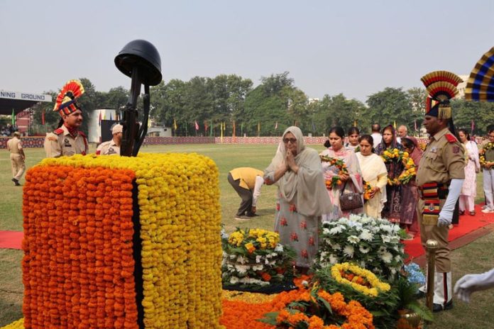 Family members paying tribute to the police Martyrs on Police Commemoration Day at Gulshan Ground in Jammu on Monday. (UNI)