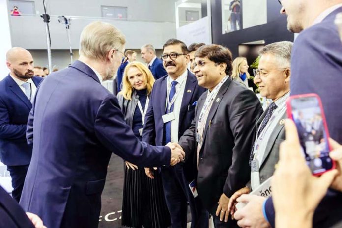 Chairman PHDCCI Jammu, Rahul Sahai during meeting with PM of Czech Republic during Engg Trade Fair at Brno.