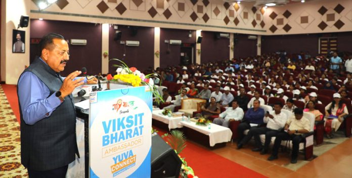 Union Minister Dr Jitendra Singh addressing an interactive programme of students 