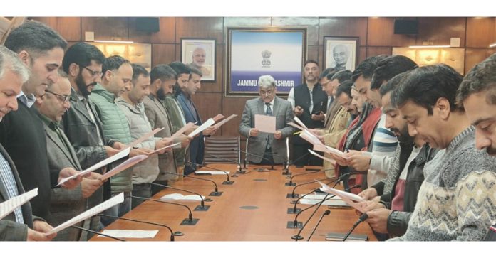 Chief Secy Atal Dulloo administering 'Unity Pledge' to Civil Secretariat employees on Thursday.