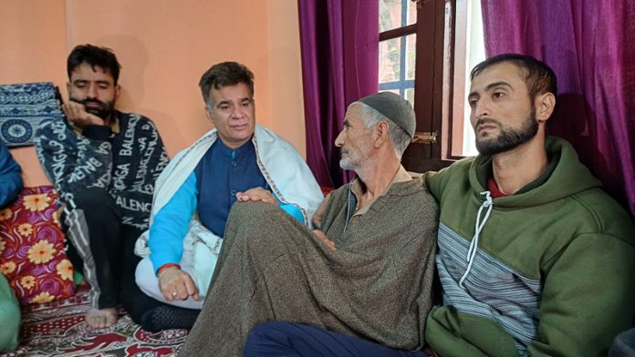 BJP President Ravinder Raina along with Seh Prabhari Rafiq Ah Wani meeting the family of Kaisar Ahmad of Qangam Shangus Anantnag. — Excelsior/Sajad Dar