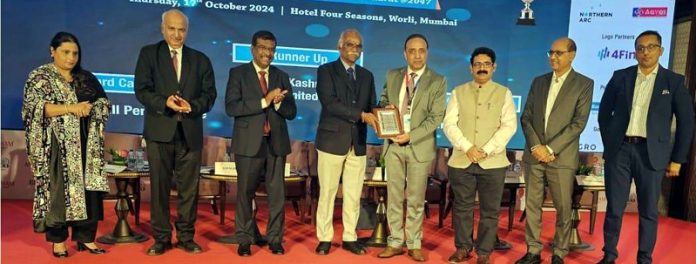 Irfan Anjum, J&K Bank's Zonal Head (Mumbai) receiving an award during a function on Friday.