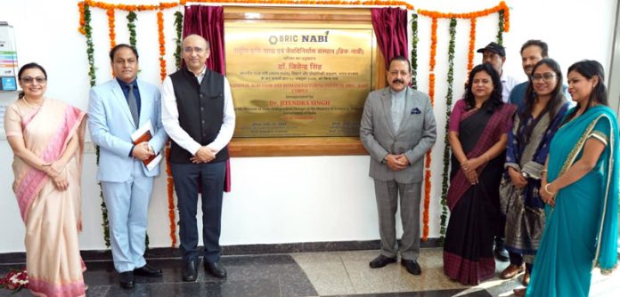 Union Minister Dr. Jitendra Singh, flanked by senior officers of Govt of India, posing for photograph after inaugurating the new campus of 