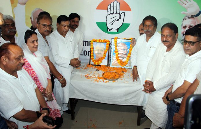 Congress leaders led by JKPCC working president Raman Bhalla paying tributes to Gandhi and Shastri at PCC HQ Shahidi Chowk, Jammu. —Excelsior/Rakesh