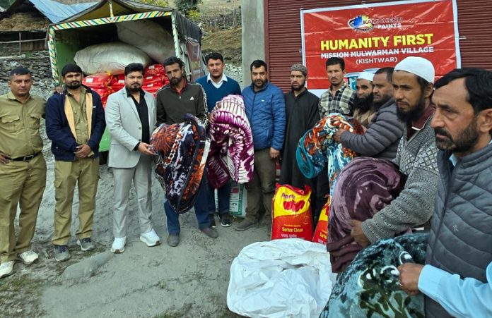 Dignitaries from Kamdhenu Paints providing relief to Mulwarwan residents.