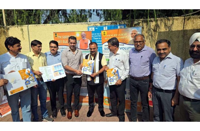 MLA Bahu, Vikram Randhawa posing for a group photograph with others after registering for PM Surya Ghar Scheme.