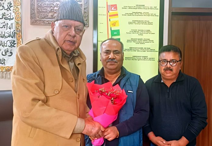 JKPCC leaders Rajnish Sharma Mian and Vinay Gupta posing along with NC president Dr Farooq Abdullah.